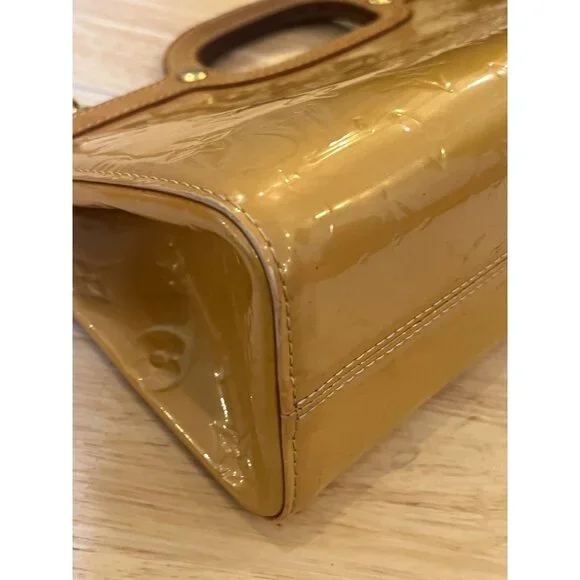 👛  AUTHENTIC LOUIS VUITTON ROXBURY DRIVE YELLOW VERNIS HANDBAG - Picture 8 of 16